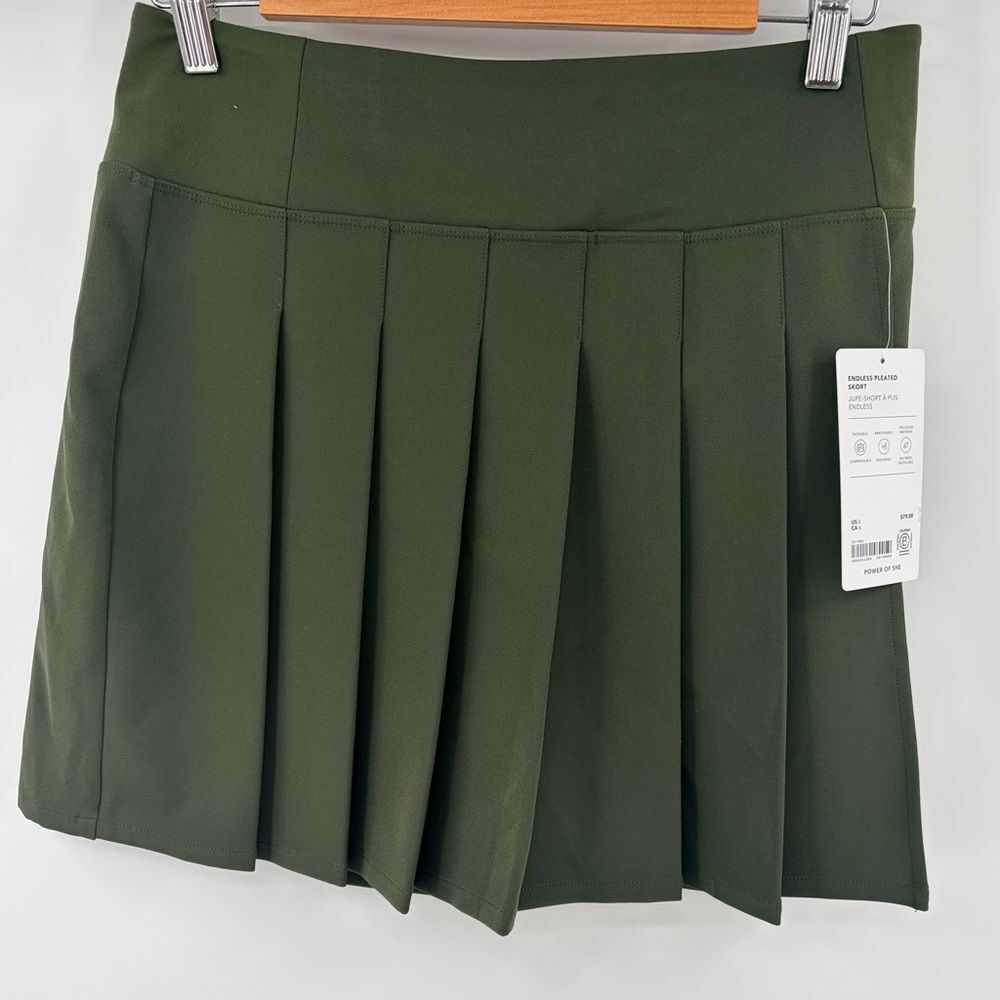 Athleta women’s green endless pleated skort athletic performance size 6 NWT